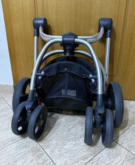 **OKAZION** Tirane, shes karrocë për fëmijë 200 €