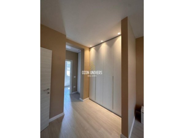 Tirane, jepet me qera apartament 2+1+Ballkon Kati 2, 117 m² 800 € (RiverSide Residence, pranë rrugës Teodor Keko)