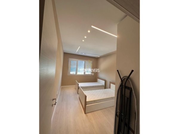 Tirane, jepet me qera apartament 2+1+Ballkon Kati 2, 117 m² 800 € (RiverSide Residence, pranë rrugës Teodor Keko)