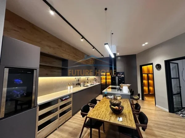 Tirane, shitet apartament 4+1 Kati 1, 176 m² 800.000 € (Kopshti Botanik)