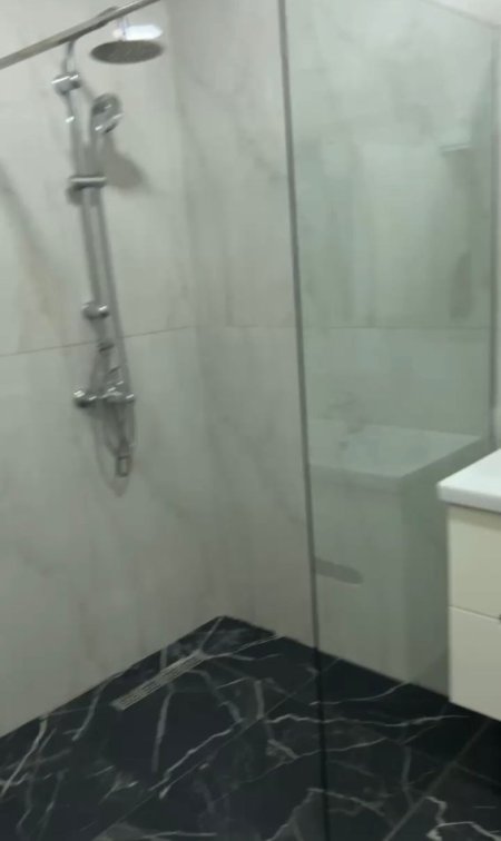 Tirane, jepet me qera apartament 2+1 Kati 1, 87 m² 450 € (rruga gaqo tashko)