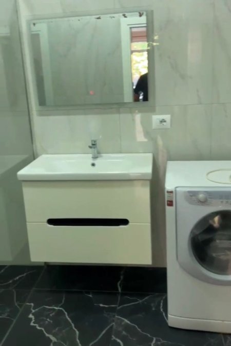 Tirane, jepet me qera apartament 2+1 Kati 1, 87 m² 450 € (rruga gaqo tashko)