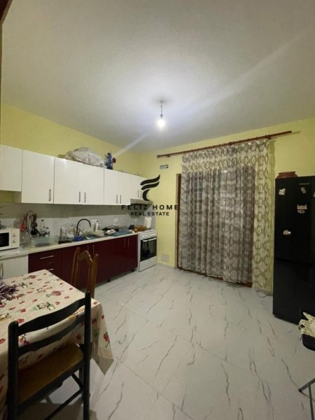 Tirane, jepet me qera apartament 3+1 Kati 1, 110 m² 600 € (ALI DEMI)