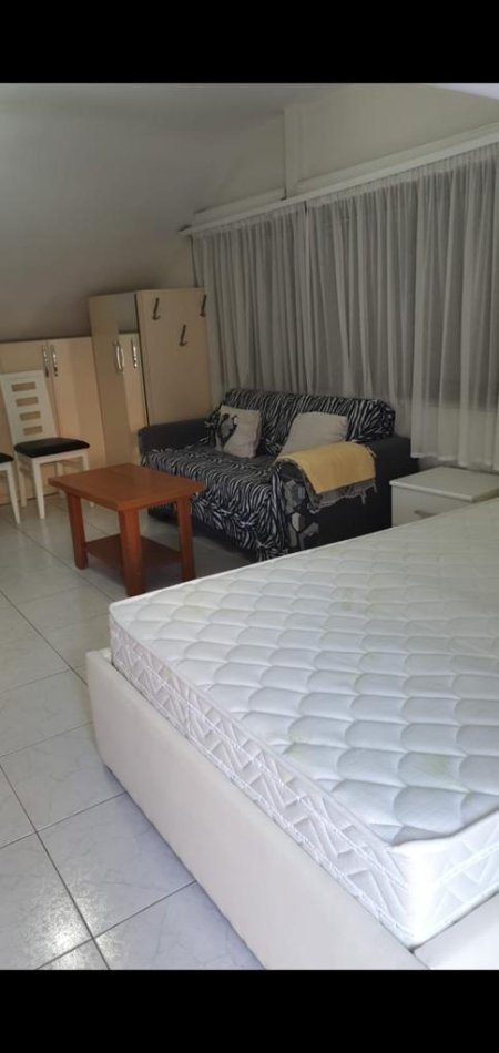Tirane, jepet me qera garsonier 1+1 Kati 3, 40 m² 39.000 leke(Rr.Dervish Hima, prane Ambasador 3)