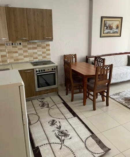 Tirane, jap me qera apartament 1+1+Ballkon Kati 3, 70 m² 380 € (tek o zone)