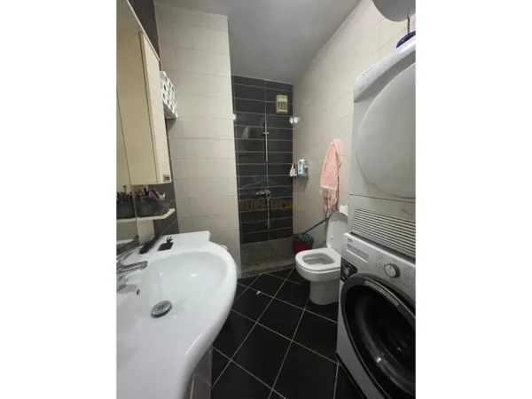 Shitet, Apartament 2+1, Komuna e Parisit, Tirane