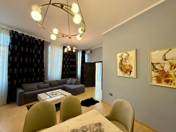 Tirane, shitet apartament 1+1 Kati 1, 64 m² 89.000 € (Rruga Dalip Topi, prane restorant Freskut)