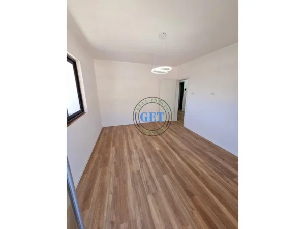 Durres, shitet apartament 2+1 Kati 2, 61 m² 81.000 € (PRANE DREJTORIS SE POLICISE, DURRES)