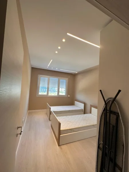 Tirane, jepet me qera apartament 2+1 Kati 2, 117 m² 800 € (fusha aviacionit)