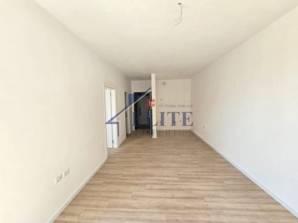 Tirane, shitet apartament 1+1 Kati 3, 64 m² 75.560 € (Univers City)