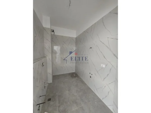 Tirane, shitet apartament 1+1 Kati 3, 64 m² 75.560 € (Univers City)