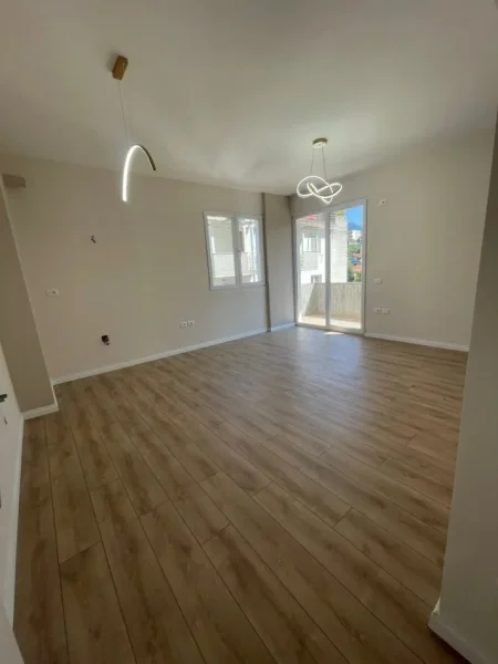 Tirane, shitet apartament 2+1 , 100 m² 135.000 € (Fresku)