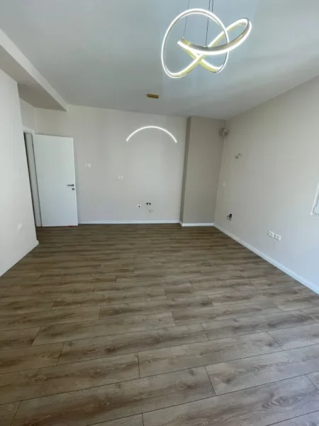 Tirane, shitet apartament 2+1 , 100 m² 135.000 € (Fresku)