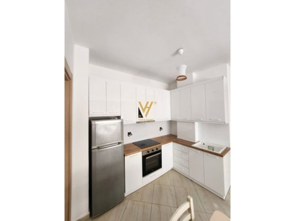 Tirane, jepet me qera apartament 1+1+Ballkon Kati 4, 65 m² 500 € (SELITE)