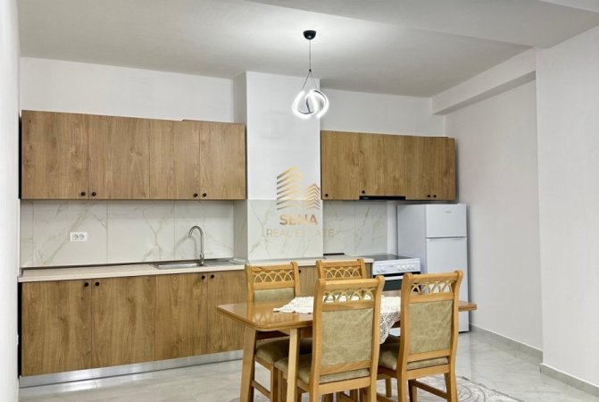 Tirane, jepet me qera apartament 1+1 Kati 9, 100 m² 600 € (Kompleksi Jolla)