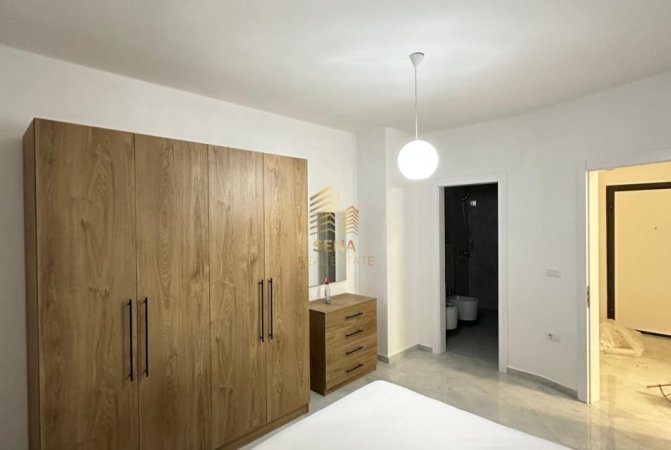 Tirane, jepet me qera apartament 1+1 Kati 9, 100 m² 600 € (Kompleksi Jolla)