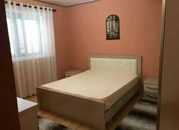 Tirane, jepet me qera apartament 1+1+Ballkon Kati 5, 60 m² 420 € (rruga Kongresi i Manastirit,)