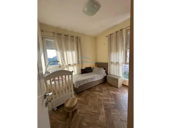 Tirane, shitet apartament 2+1 Kati 5, 90 m² 202.000 € (Rruga Sali Butka)