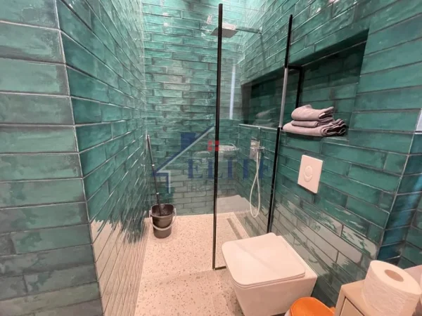 Tirane, shitet apartament Kati 5, 74 m² 225.000 € (Shallvaret)