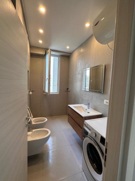 Tirane, jepet me qera apartament 1+1+Ballkon Kati 3, 75 m² 600 € (FUSHA E AVIACIONIT)