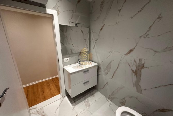 Tirane, jepet me qera apartament 1+1+Ballkon Kati 8, 55 m² 500 € (Farmacia 10)