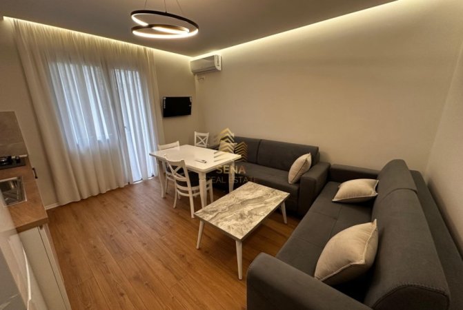 Tirane, jepet me qera apartament 1+1+Ballkon Kati 8, 55 m² 500 € (Farmacia 10)