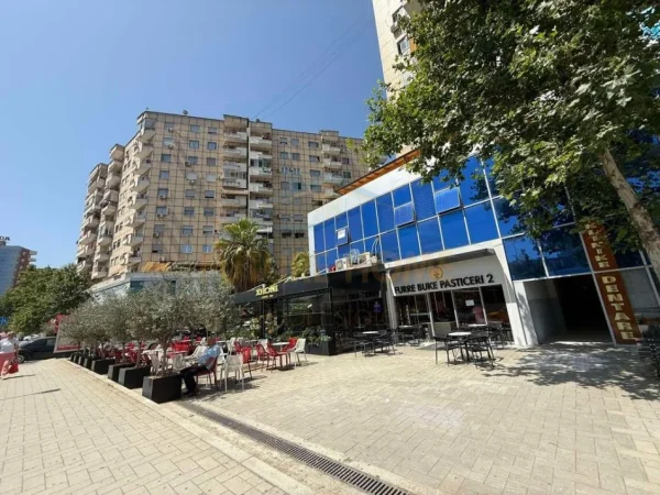 Tirane, jepet me qera ambjent biznesi Kati 1, 82 m² (BAR ARTISTI)  UNA53820