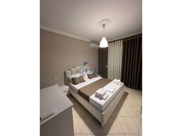 Tirane, jepet me qera apartament 1+1+Ballkon Kati 2, 80 m² 560 € (Rruga Peti)