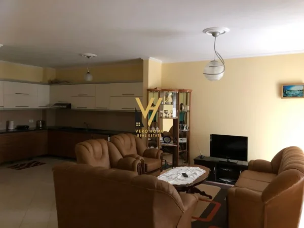 Tirane, jepet me qera apartament 2+1+Ballkon Kati 3, 120 m² 450 € (ASTIR)