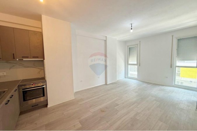 Tirane, jap me qera apartament 2+1 Kati 2, 80 m² 300 € (Univers City)