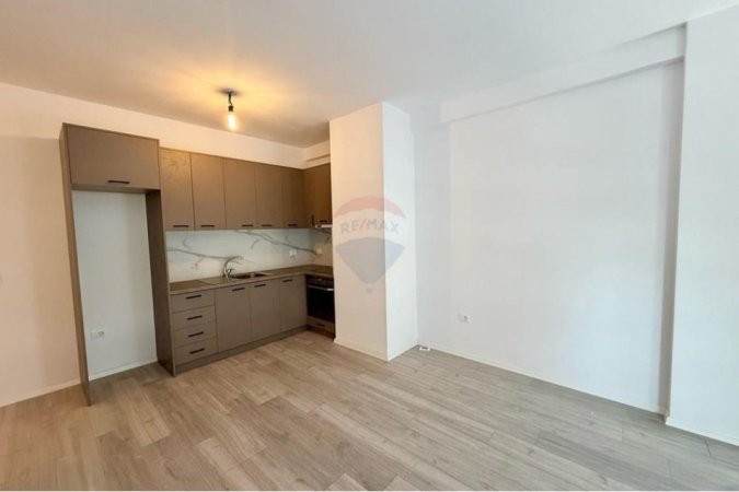 Tirane, jap me qera apartament 2+1 Kati 2, 80 m² 300 € (Univers City)