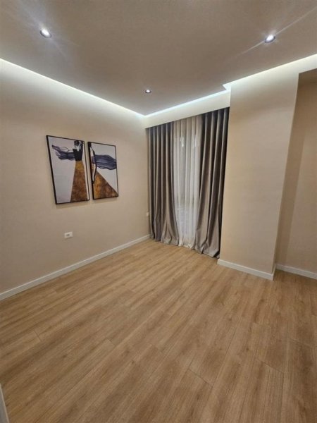 Tirane, shes apartament 2+1 Kati 3, 107 m² 265.000 € (pazari i ri)