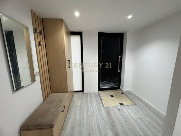 Tirane, jepet me qera apartament duplex 2+1 Kati 1, 120 m² 600 € (KOMPLEKSI FZ!)