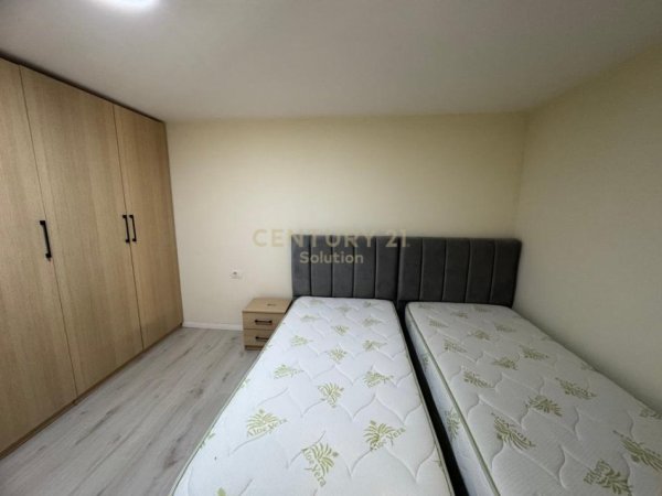 Tirane, jepet me qera apartament duplex 2+1 Kati 1, 120 m² 600 € (KOMPLEKSI FZ!)