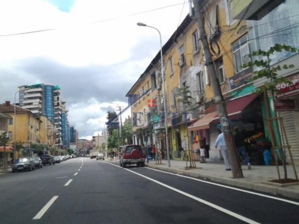 Tirane, shitet apartament 2+1+Ballkon Kati 2, 63 m² 126.000 € (Rruga e Dibres)
