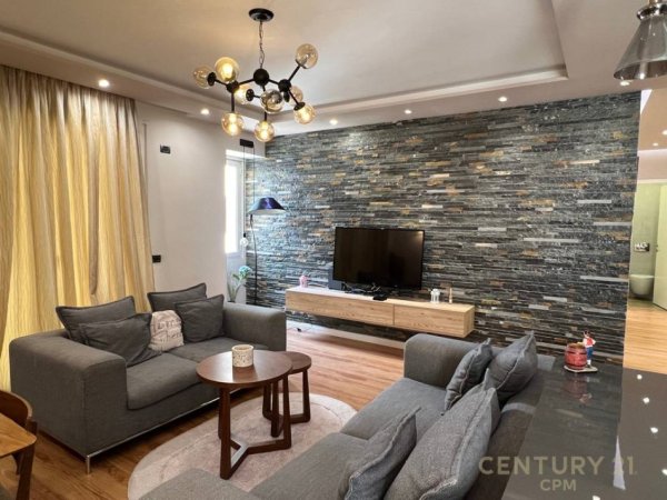 Tirane, jepet me qera apartament 2+1 , 700 € (Liqeni i thate)