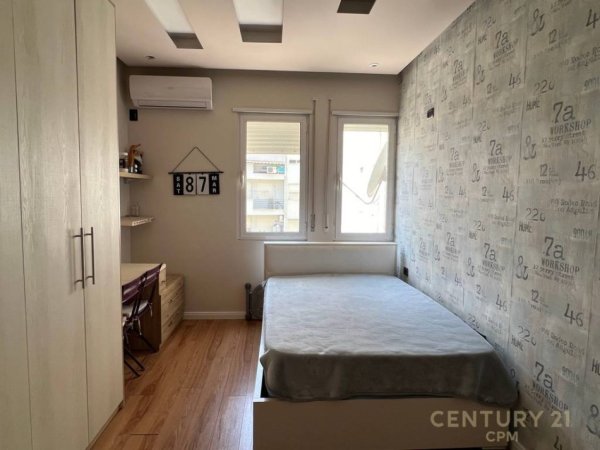 Tirane, jepet me qera apartament 2+1 , 700 € (Liqeni i thate)