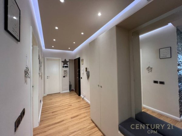Tirane, jepet me qera apartament 2+1 , 700 € (Liqeni i thate)