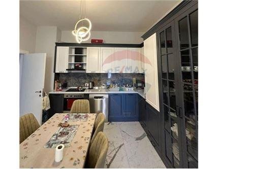 Tirane, jepet me qera apartament 2+1+BLK Kati 3, 115 m² 700 Euro