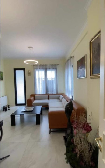 Tirane, jepet me qera apartament 2+1 Kati 5, 98 m² 1.400 Euro (Rr. Kavajes)