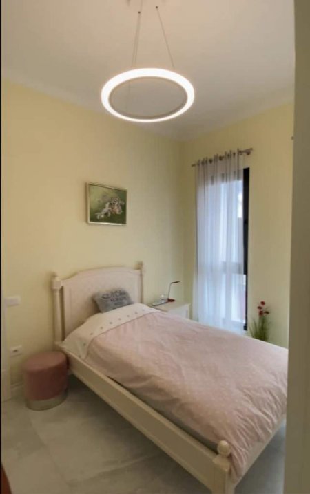 Tirane, jepet me qera apartament 2+1 Kati 5, 98 m² 1.400 Euro (Rr. Kavajes)