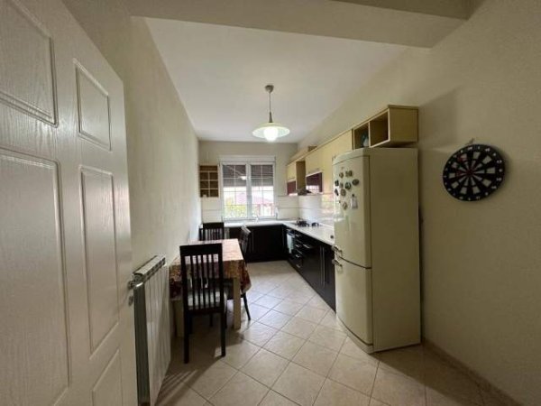 Tirane, jepet me qera Vile 3+1+A+BLK Kati 1, 500 m² 450 Euro (Sanatoriumi)