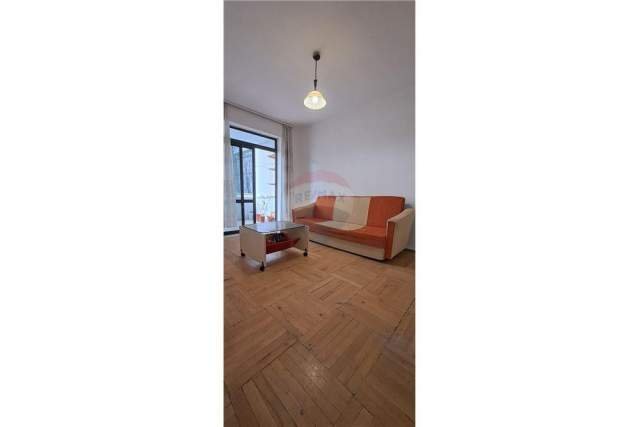 Tirane, jepet me qera apartament 3+1 Kati 4, 85 m² 330 Euro (Rr. Bardhyl)