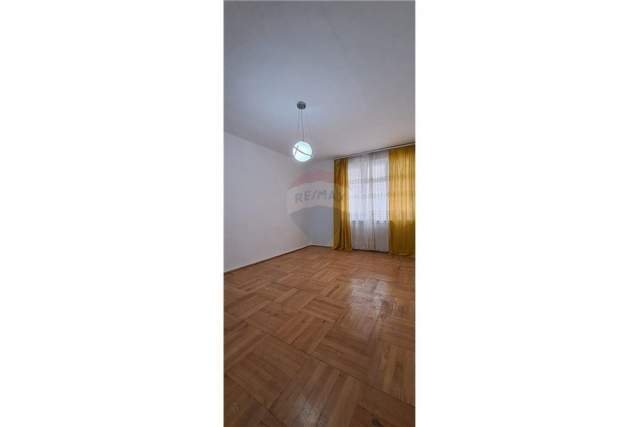 Tirane, jepet me qera apartament 3+1 Kati 4, 85 m² 330 Euro (Rr. Bardhyl)