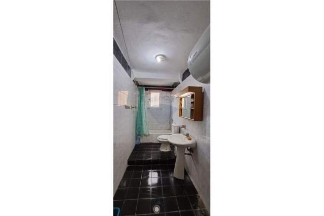 Tirane, jepet me qera apartament 3+1 Kati 4, 85 m² 330 Euro (Rr. Bardhyl)