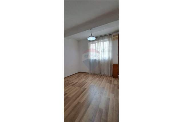 Tirane, jepet me qera apartament 3+1 Kati 4, 85 m² 330 Euro (Rr. Bardhyl)