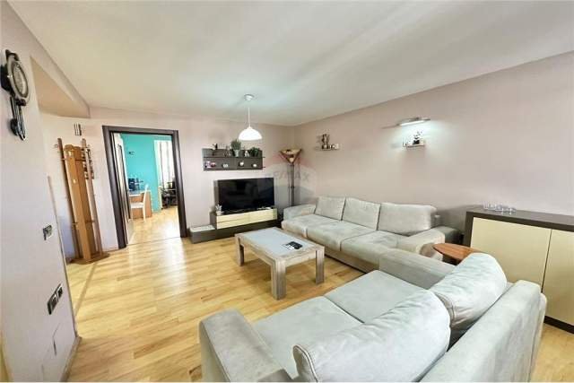 Tirane, jepet me qera apartament 3+1 Kati 4, 105 m² 600 Euro (Mine Peza)