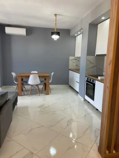 Tirane, jepet me qera apartament 1+1 Kati 6, 70 m² 500 Euro (Ali Demi)