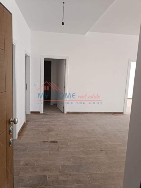 Tirane, jepet me qera apartament 3+1 Kati 1, 140 m² 900 Euro (kongresi i manastirit)