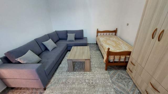 Tirane, jepet me qera 2+1 Kati 1, 80 m² 350 Euro
